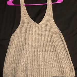 grey tank top